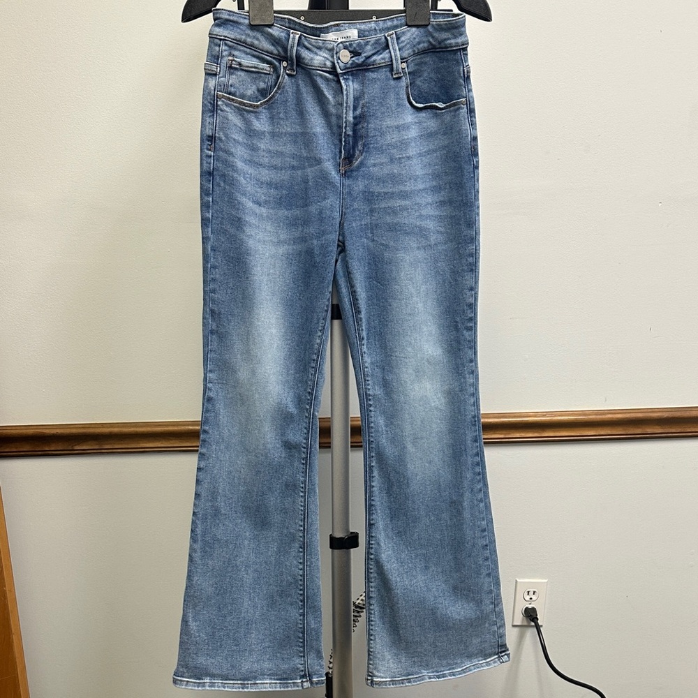 Risen Flared Women's Jeans